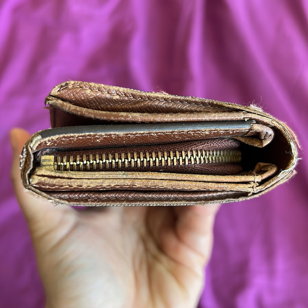 LV Monogram Wallet - Picture 4 of 6
